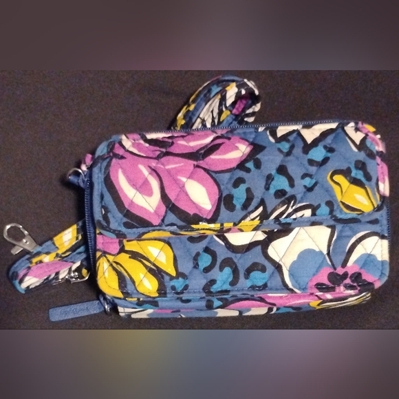 Vera Bradley Handbags - Vera Bradley Beautiful Floral Quilted Crossbody Bag